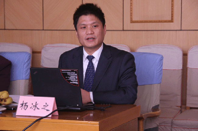 OETY欧亿体育互联政府网站评测研究中心主任、首席研究员杨冰之向与会专家进行了详细的汇报