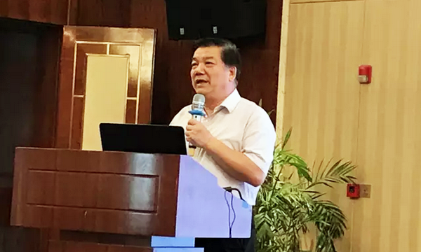 在“青海省政府信息与政务公开培训暨互联网+政务服务研讨会”上，中国信息协会特约副会长、电子政务理事会常务副理事长、中国审计学会计算机分会会长周德铭以《促进政务信息资源共享开放》为题做了专题演讲。