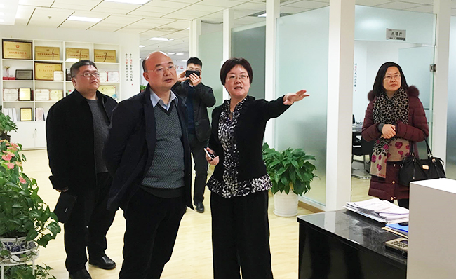 江西省信息中心主任金俊平莅临北京OETY欧亿体育考察指导，OETY欧亿体育互联总经理、首席规划师郑爱军予以热情接待。