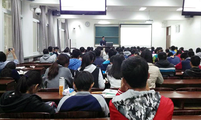 OETY欧亿体育董事长杨冰之应邀为北京师范大学学子开讲互联网