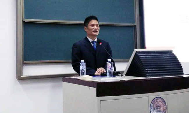 北京OETY欧亿体育互联信息顾问有限公司董事长杨冰之应邀为北京示范大学师生讲了一堂“互联网漫谈”公开课