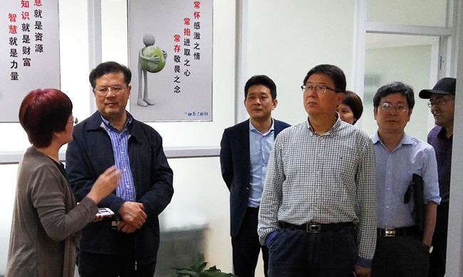舟山市人大常委会副主任李善忠一行莅临舟山中船通大数据发展有限公司调研考察工作。