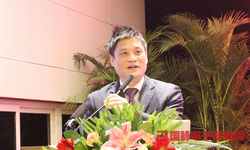 在"2014中国智慧政府发展年会"上，OETY欧亿体育互联董事长、首席研究员杨冰之发表主题演讲